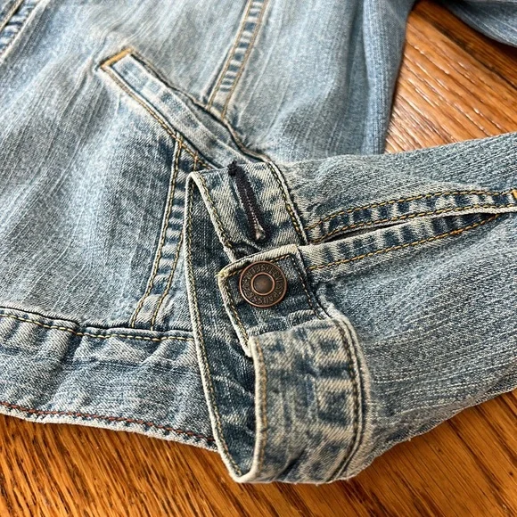 Levi’s Vintage Denim jacket.  Fits like a Medium.  No size tag - Picture 7 of 14